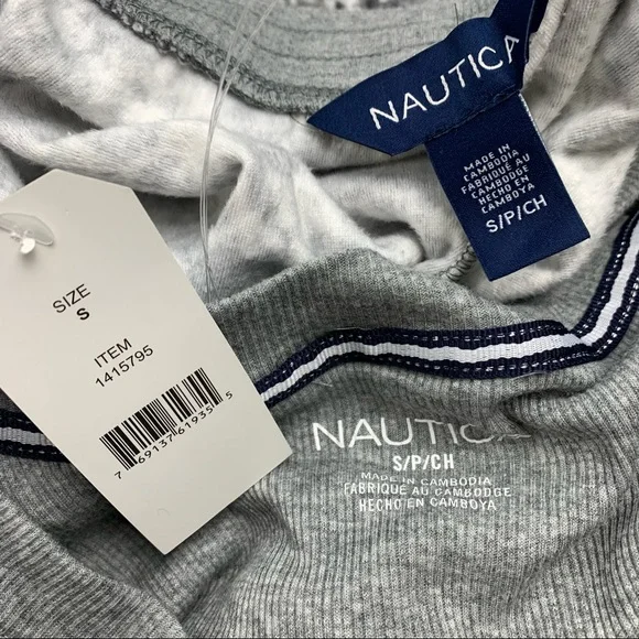 25. NWT Nautica 2-Piece Gray Snowflake Long Sleeve Fleece Pajama Set Small - Picture 4 of 7
